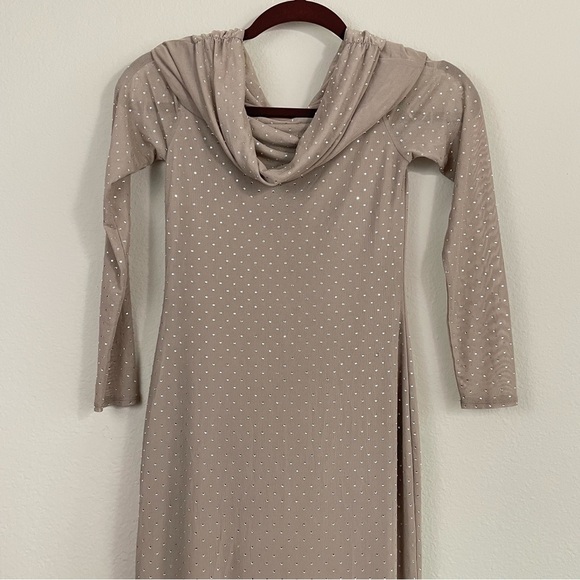 NWT Abercrombie & Fitch Taupe Off-The-Shoulder Rhinestone Mesh Maxi Dress XSP - Picture 11 of 16